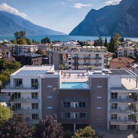 Aris Apartments & Sky Pool - Tonelli Hotels - Adult Friendly リーヴァ・デル・ガルダ エクステリア 写真