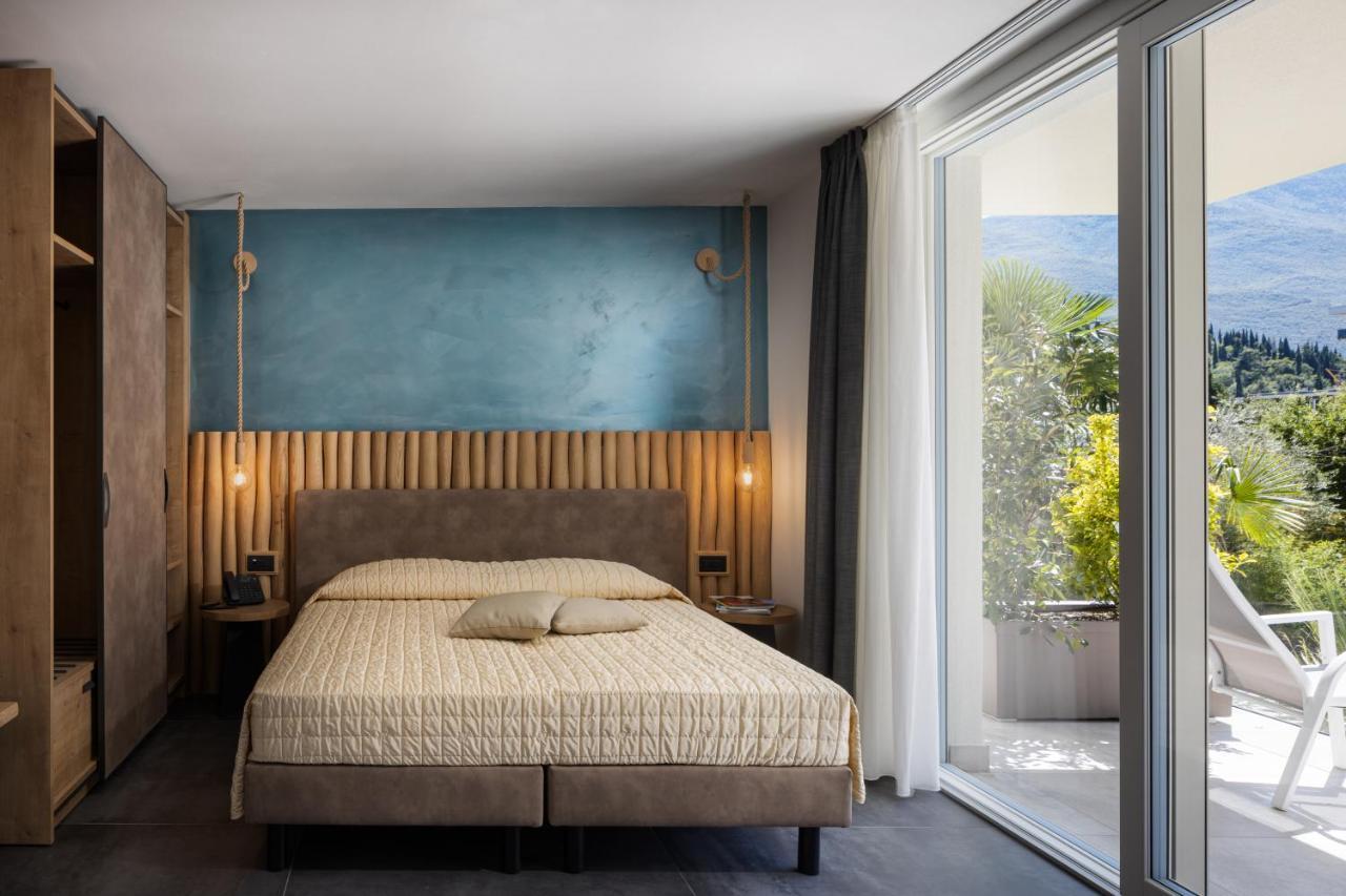 Aris Apartments & Sky Pool - Tonelli Hotels - Adult Friendly リーヴァ・デル・ガルダ エクステリア 写真