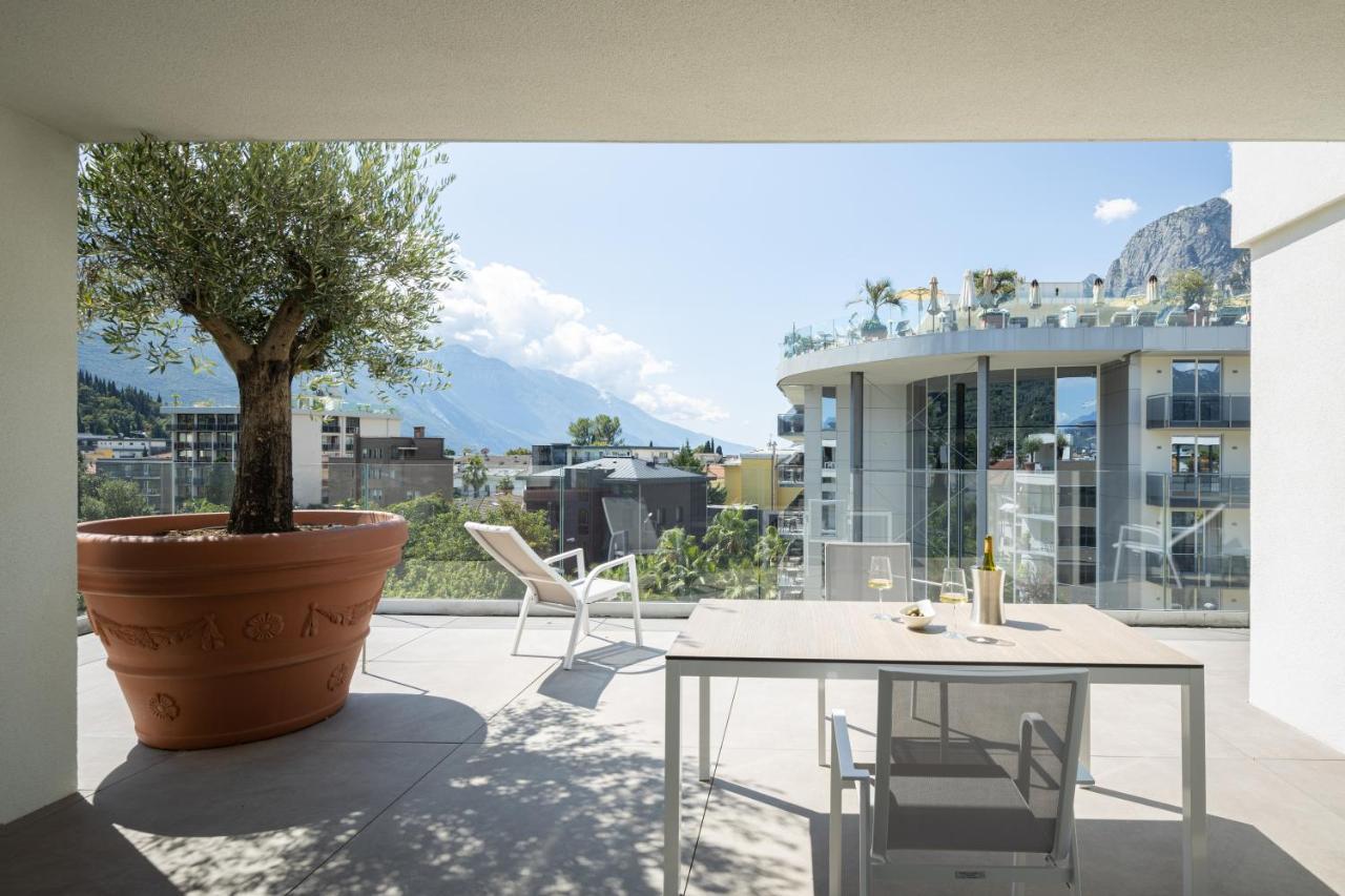 Aris Apartments & Sky Pool - Tonelli Hotels - Adult Friendly リーヴァ・デル・ガルダ エクステリア 写真