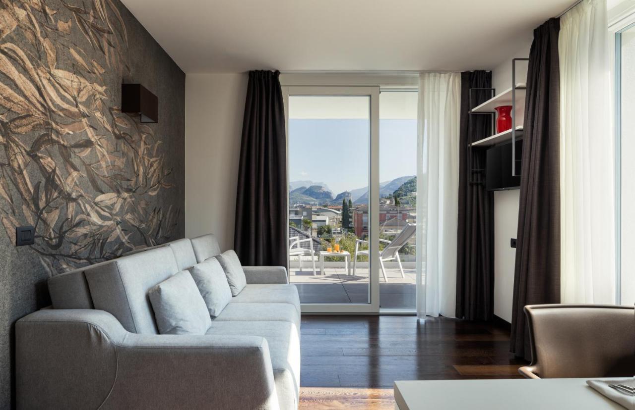 Aris Apartments & Sky Pool - Tonelli Hotels - Adult Friendly リーヴァ・デル・ガルダ エクステリア 写真