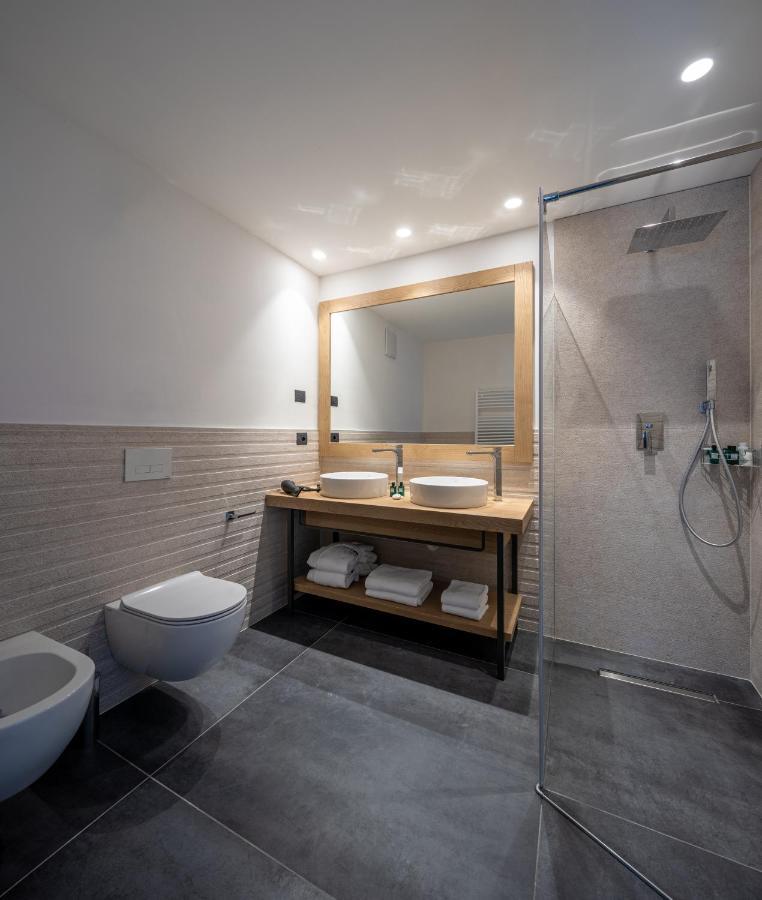 Aris Apartments & Sky Pool - Tonelli Hotels - Adult Friendly リーヴァ・デル・ガルダ エクステリア 写真
