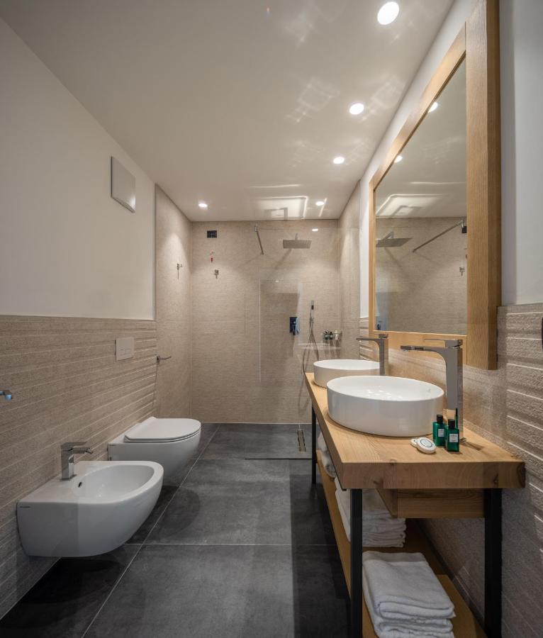 Aris Apartments & Sky Pool - Tonelli Hotels - Adult Friendly リーヴァ・デル・ガルダ エクステリア 写真