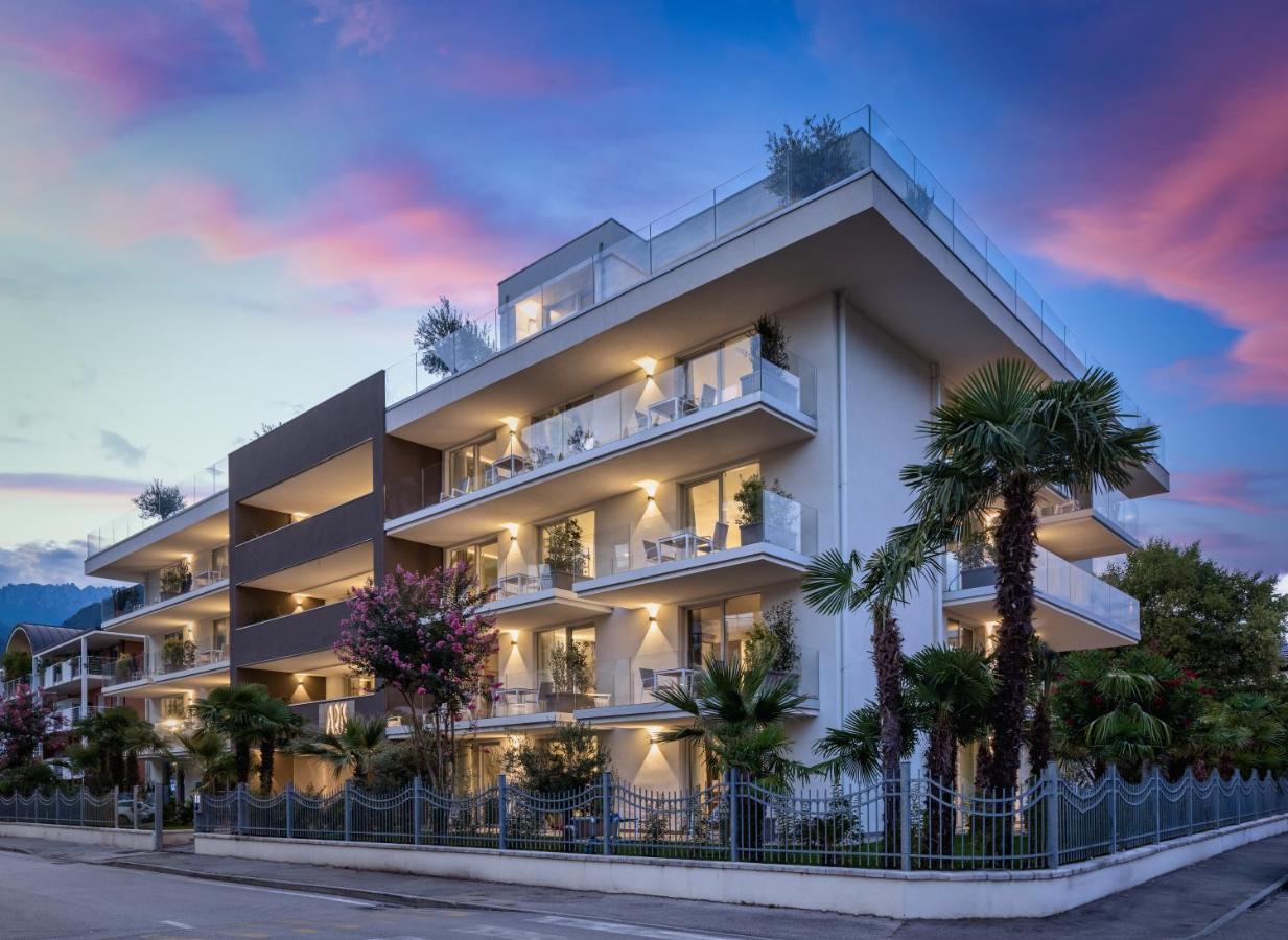 Aris Apartments & Sky Pool - Tonelli Hotels - Adult Friendly リーヴァ・デル・ガルダ エクステリア 写真