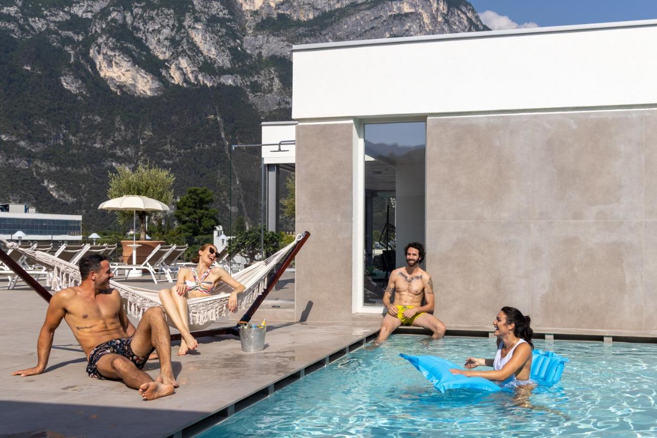 Aris Apartments & Sky Pool - Tonelli Hotels - Adult Friendly リーヴァ・デル・ガルダ エクステリア 写真