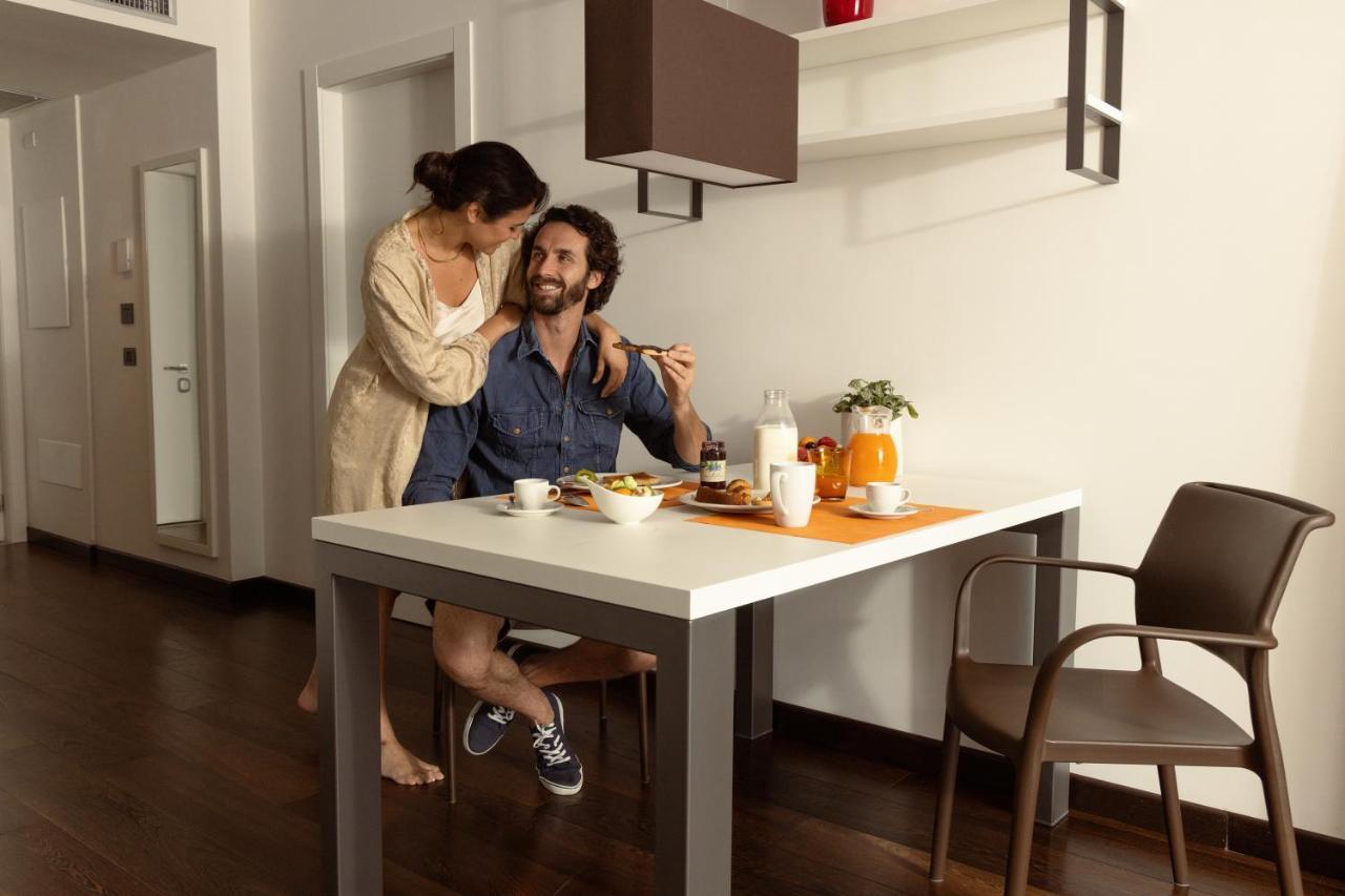 Aris Apartments & Sky Pool - Tonelli Hotels - Adult Friendly リーヴァ・デル・ガルダ エクステリア 写真