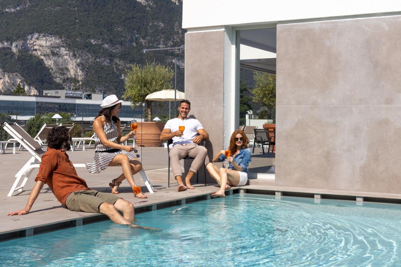 Aris Apartments & Sky Pool - Tonelli Hotels - Adult Friendly リーヴァ・デル・ガルダ エクステリア 写真