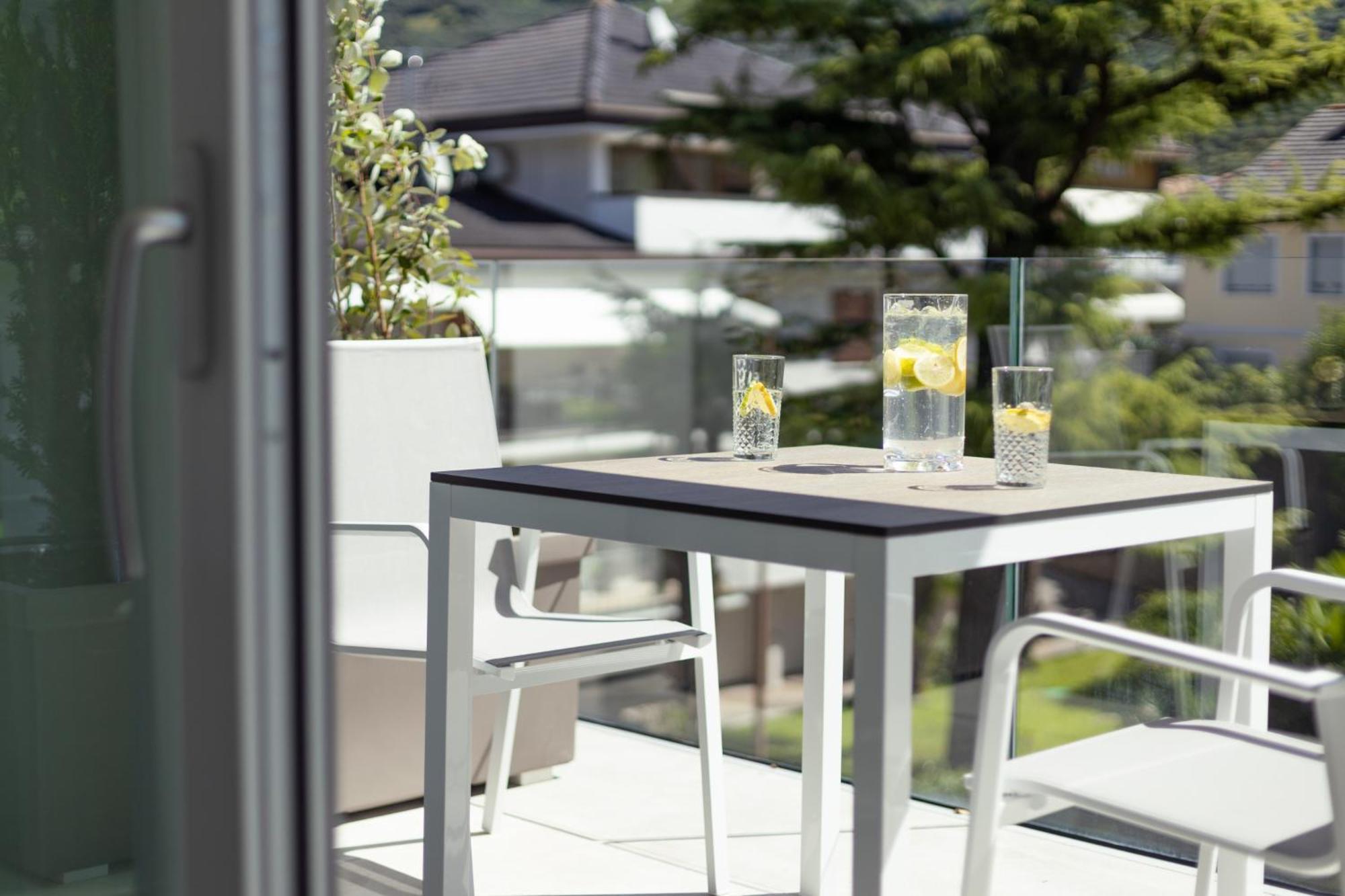 Aris Apartments & Sky Pool - Tonelli Hotels - Adult Friendly リーヴァ・デル・ガルダ エクステリア 写真