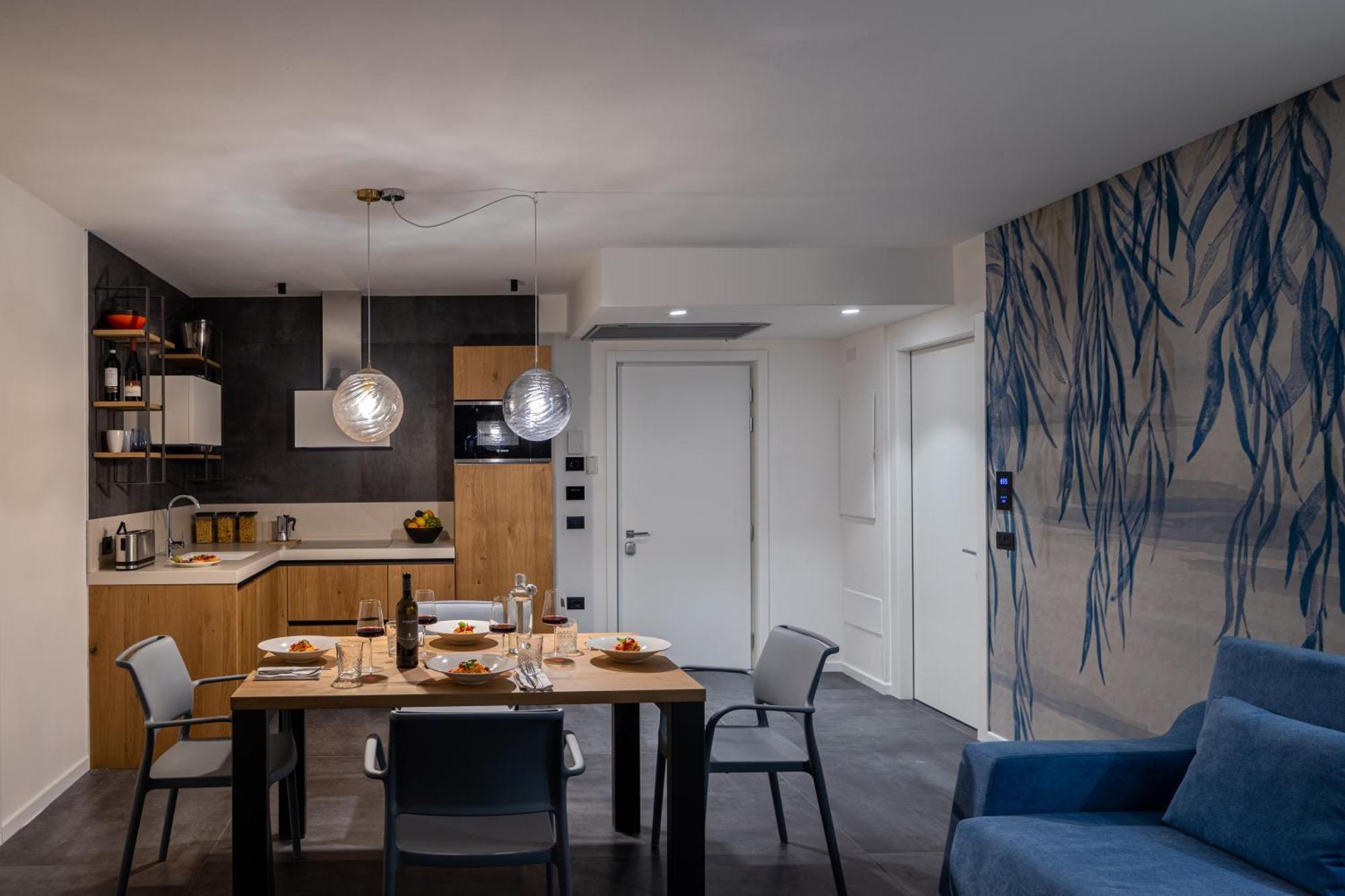 Aris Apartments & Sky Pool - Tonelli Hotels - Adult Friendly リーヴァ・デル・ガルダ エクステリア 写真