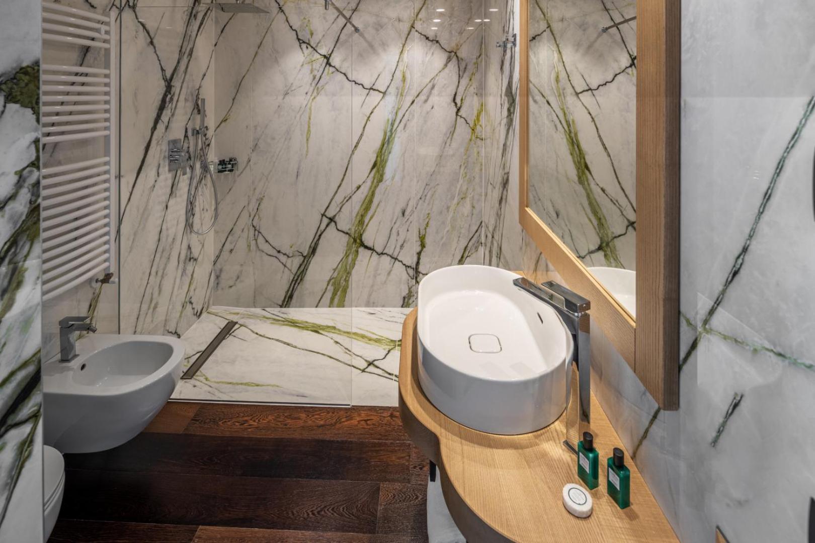 Aris Apartments & Sky Pool - Tonelli Hotels - Adult Friendly リーヴァ・デル・ガルダ 部屋 写真