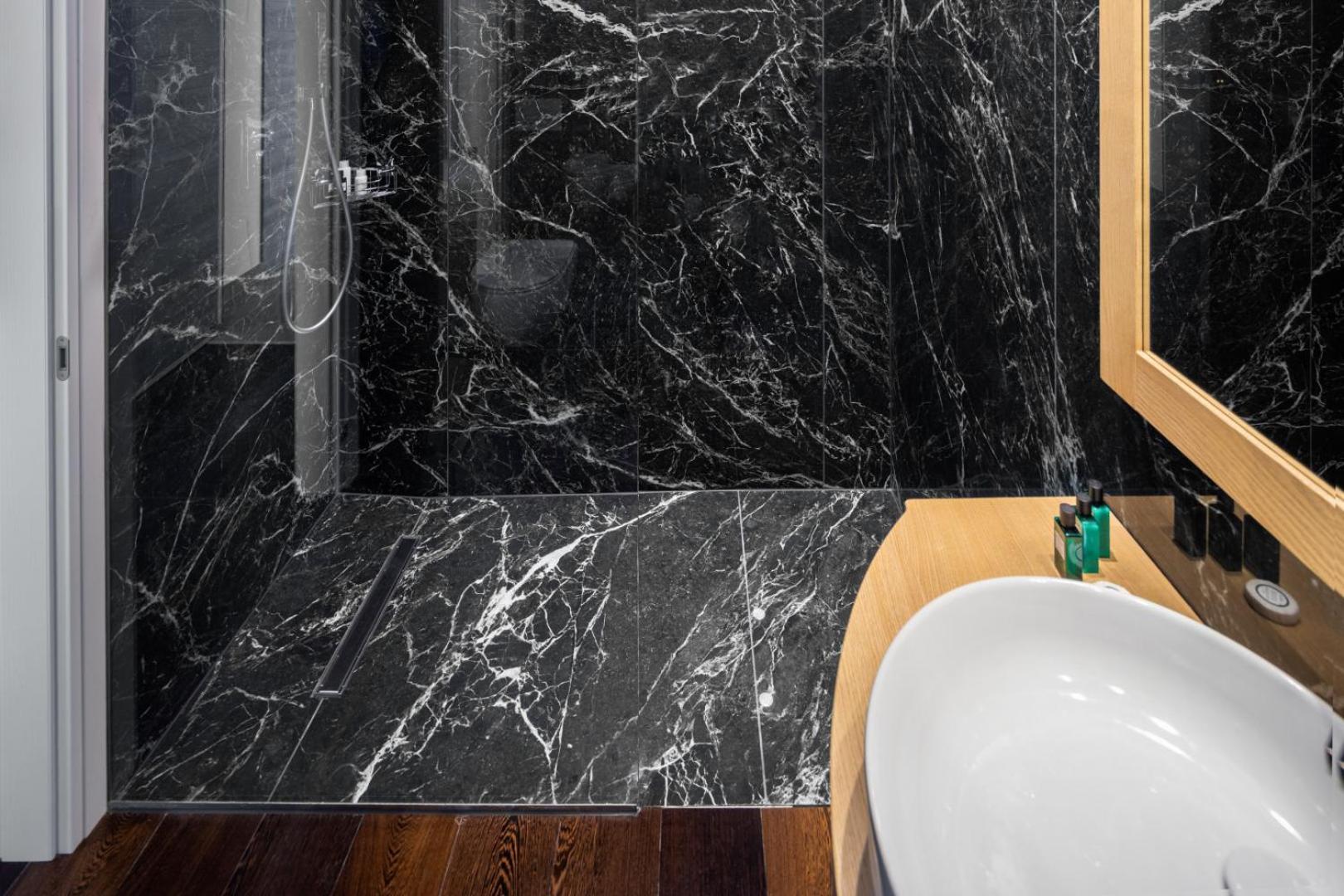 Aris Apartments & Sky Pool - Tonelli Hotels - Adult Friendly リーヴァ・デル・ガルダ 部屋 写真